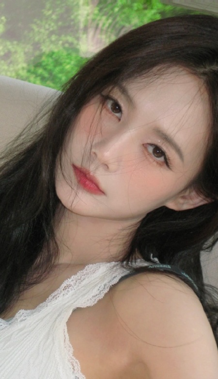 2025李一桐壁纸大放送 美貌暴击让手机颜值飞升