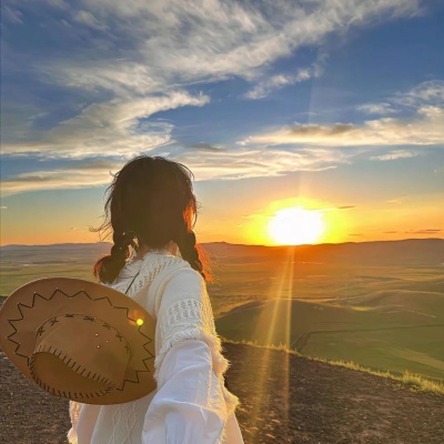 把日落黄昏揉进签名里 每一句都藏着天边的橘色浪漫