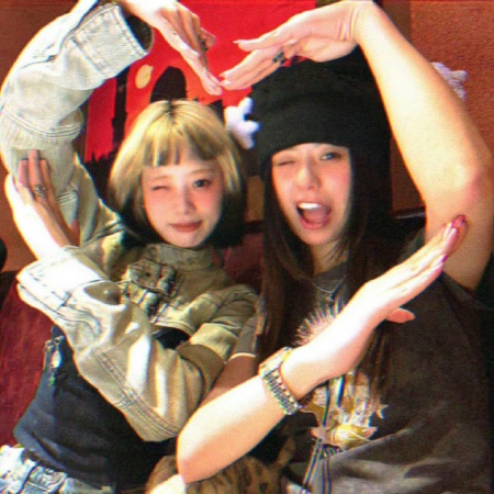 2025闺蜜拍照姿势大全 让你拒绝尴尬合照