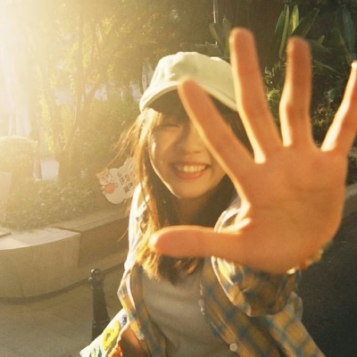 倒叙滤光头像 把回忆调成老电影色调