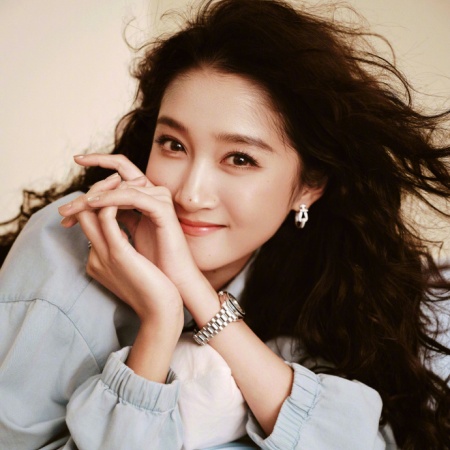 关晓彤生日美照来袭 28岁状态绝了