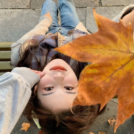 秋天落叶拍照姿势合集 轻松拍出秋日氛围感大片