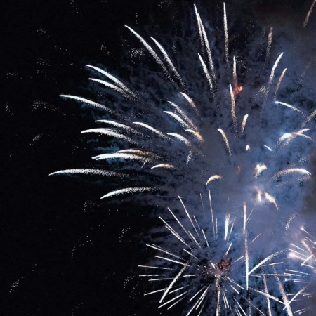 氛围感跨年朋友圈配图合集 奔赴新年的温柔治愈系配图